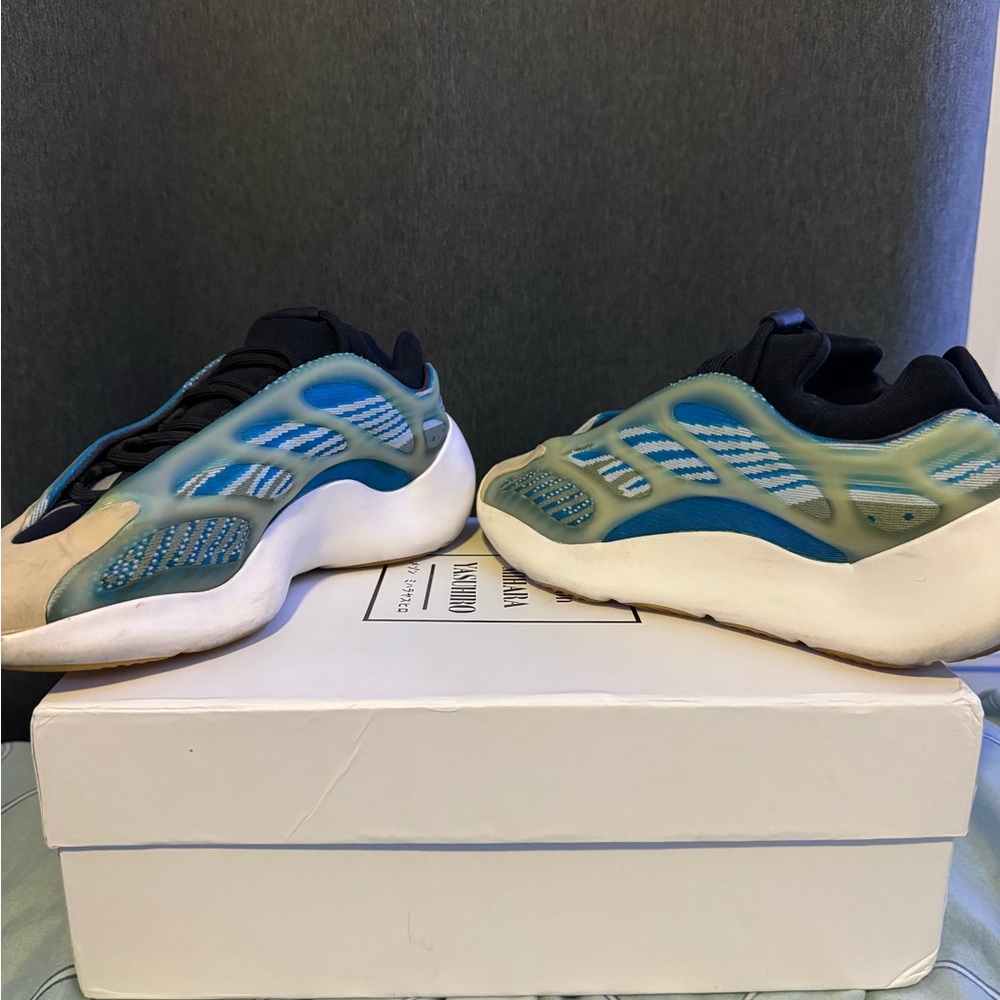 Yeezy 700 v3 Azareth